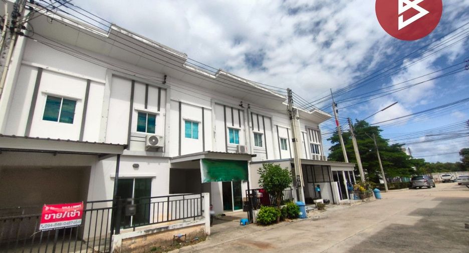 Casa adosada en alquiler y en venta de 3 habitaciones en Mueang Chachoengsao, Chachoengsao