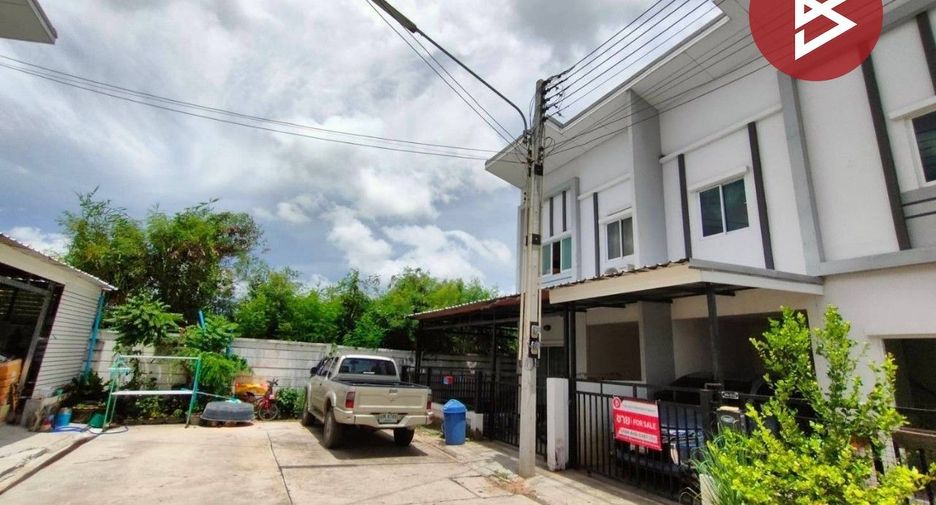 Casa adosada en alquiler y en venta de 3 habitaciones en Mueang Chachoengsao, Chachoengsao