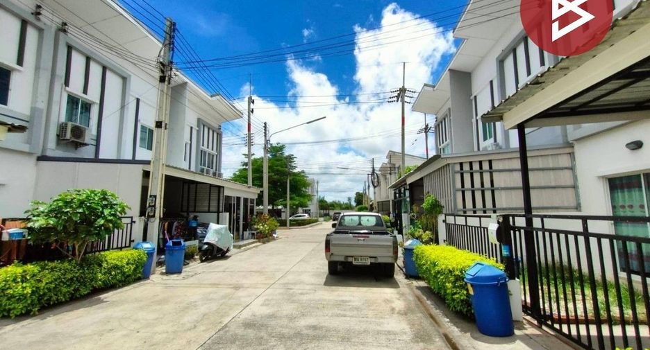 Casa adosada en alquiler y en venta de 3 habitaciones en Mueang Chachoengsao, Chachoengsao