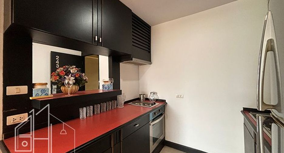 For rent 2 bedrooms condo in Watthana, Bangkok