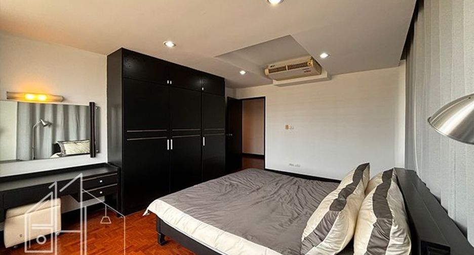 For rent 2 bedrooms condo in Watthana, Bangkok