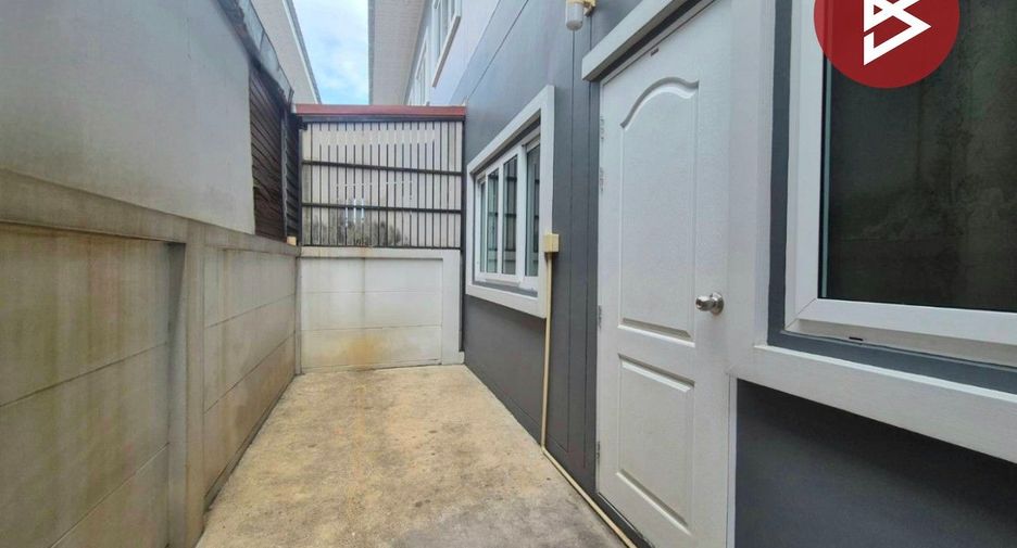 For sale 3 bedrooms townhouse in Phutthamonthon, Nakhon Pathom