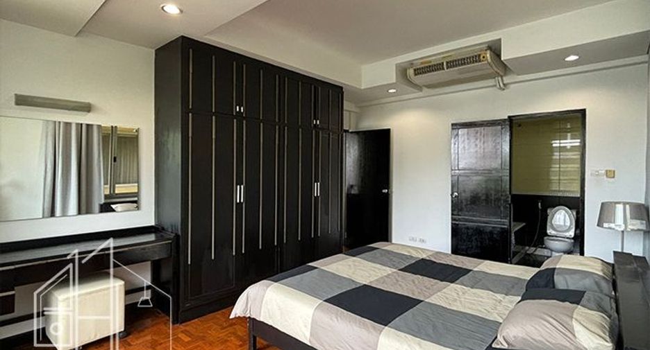 For rent 3 bedrooms condo in Watthana, Bangkok