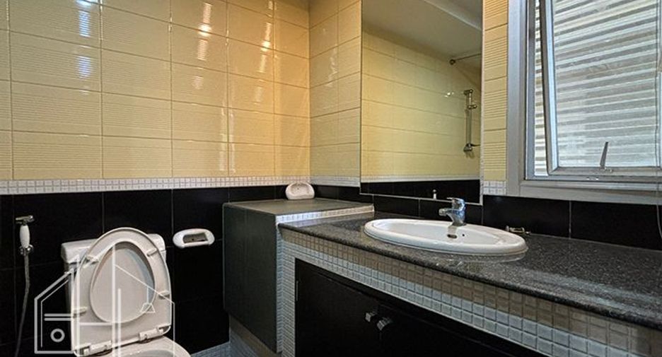 For rent 3 bedrooms condo in Watthana, Bangkok