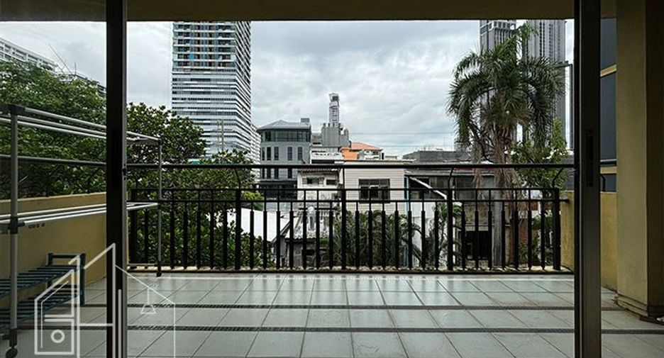 For rent 3 bedrooms condo in Watthana, Bangkok