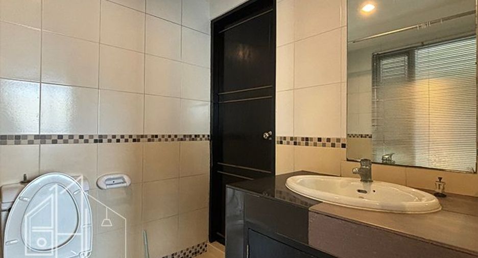 For rent 3 bedrooms condo in Watthana, Bangkok