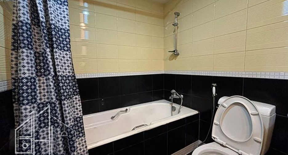 For rent 3 bedrooms condo in Watthana, Bangkok