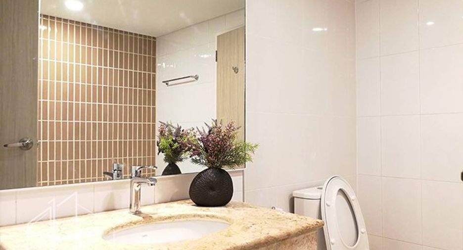 For rent 3 bedrooms condo in Watthana, Bangkok