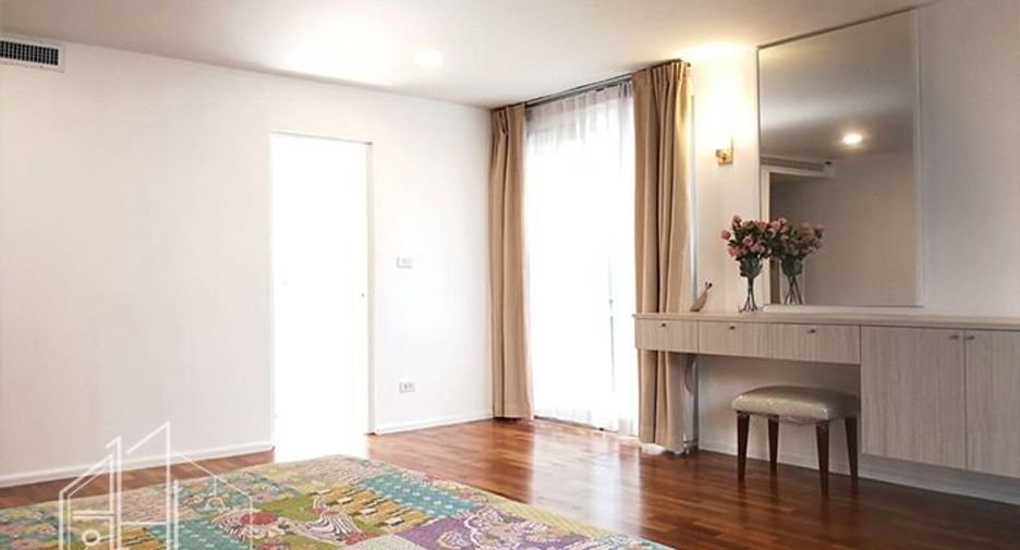 For rent 3 bedrooms condo in Watthana, Bangkok