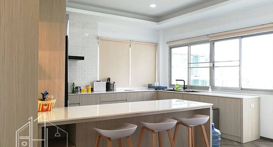 For rent 4 bedrooms condo in Watthana, Bangkok