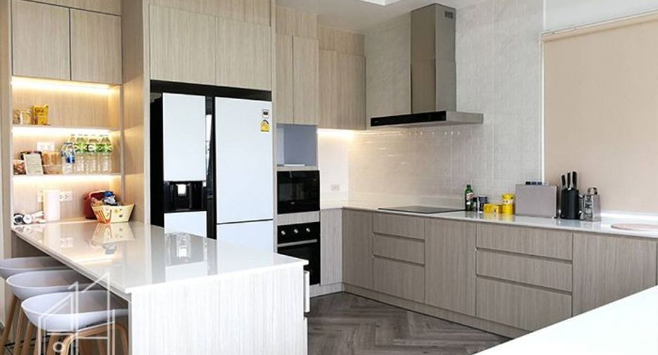 For rent 4 bedrooms condo in Watthana, Bangkok