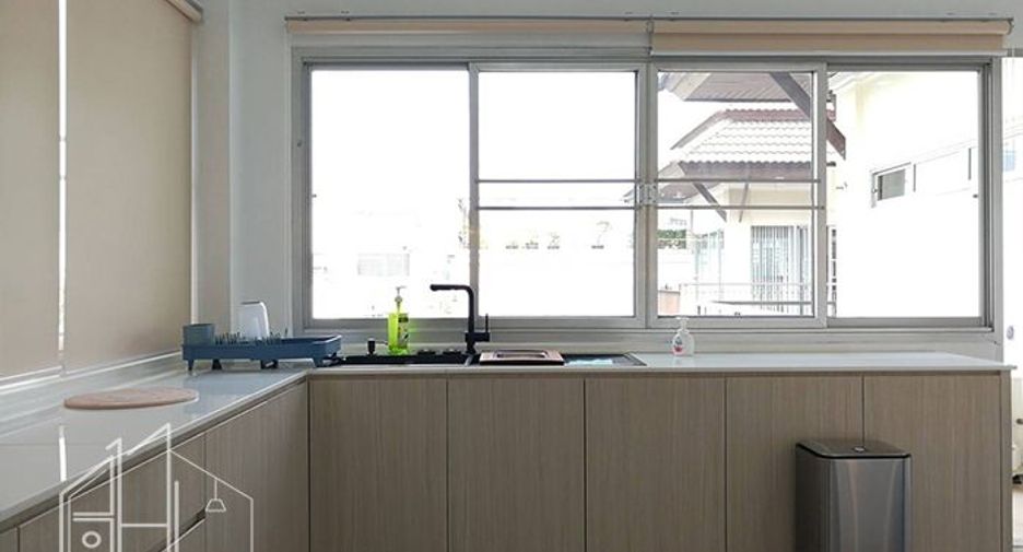 For rent 4 bedrooms condo in Watthana, Bangkok