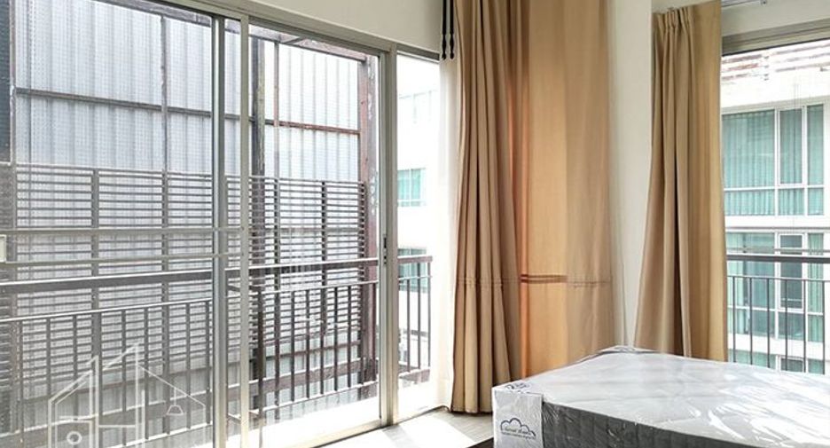 For rent 4 bedrooms condo in Watthana, Bangkok