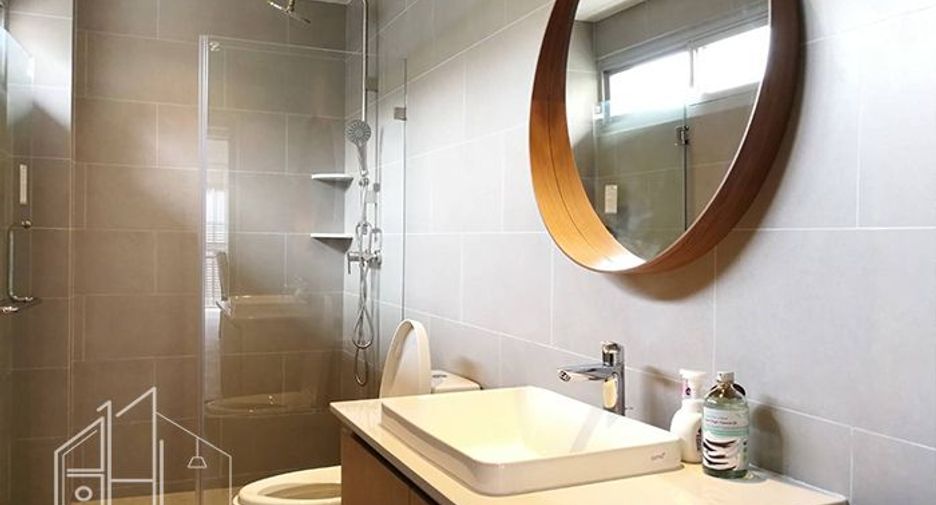 For rent 4 bedrooms condo in Watthana, Bangkok