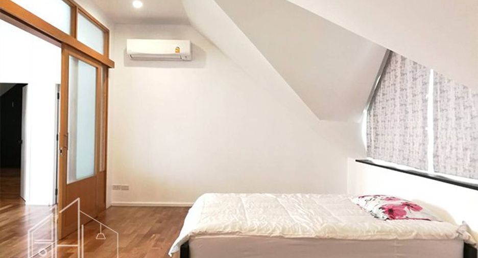 For rent 4 bedrooms condo in Watthana, Bangkok