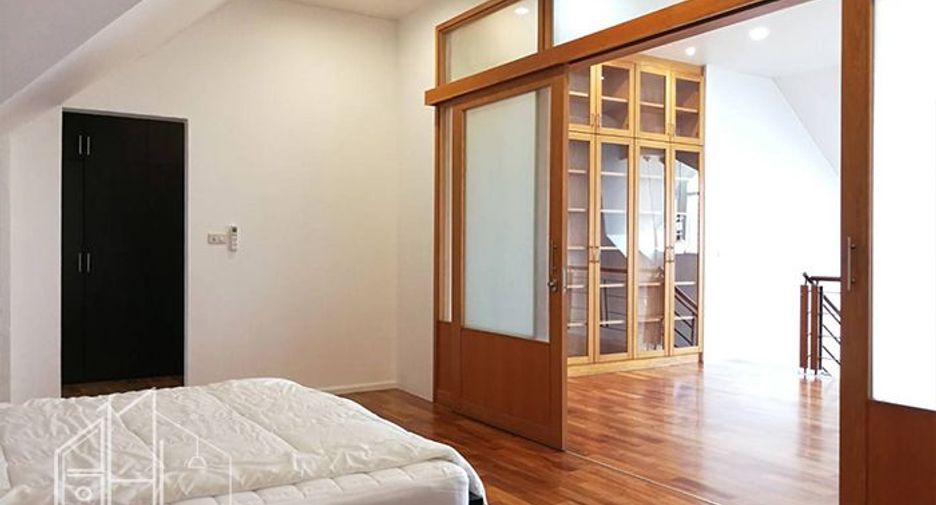 For rent 4 bedrooms condo in Watthana, Bangkok