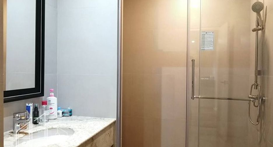For rent 4 bedrooms condo in Watthana, Bangkok
