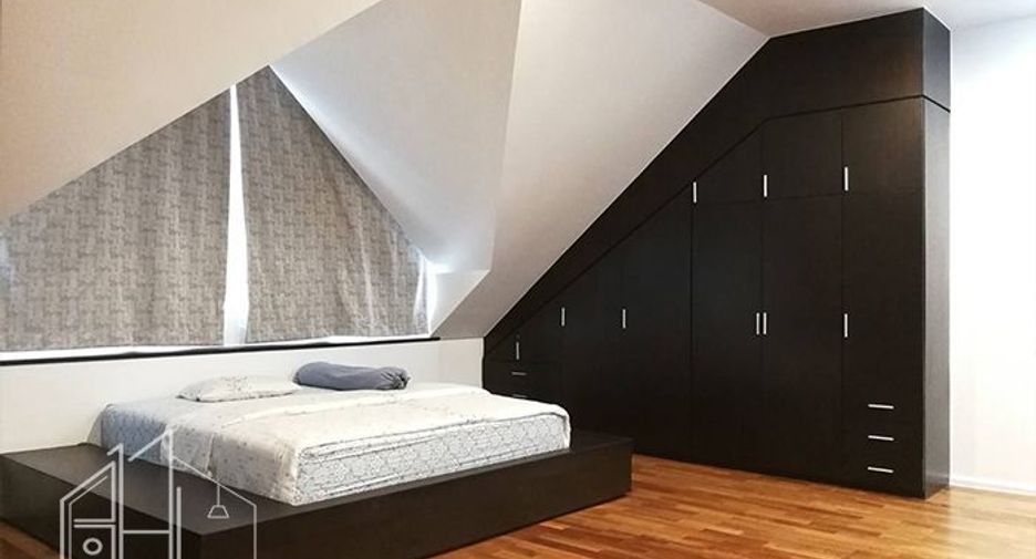 For rent 4 bedrooms condo in Watthana, Bangkok