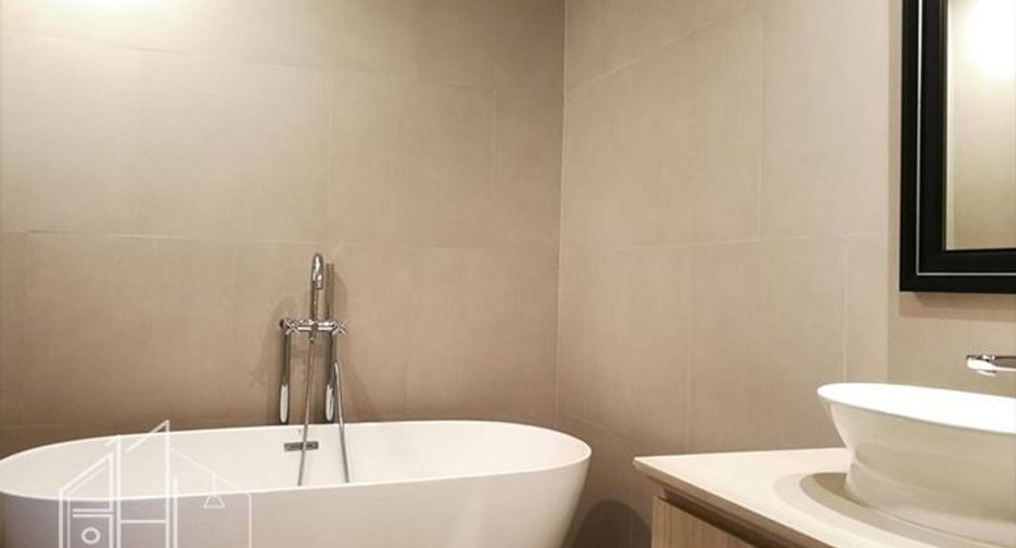 For rent 4 bedrooms condo in Watthana, Bangkok