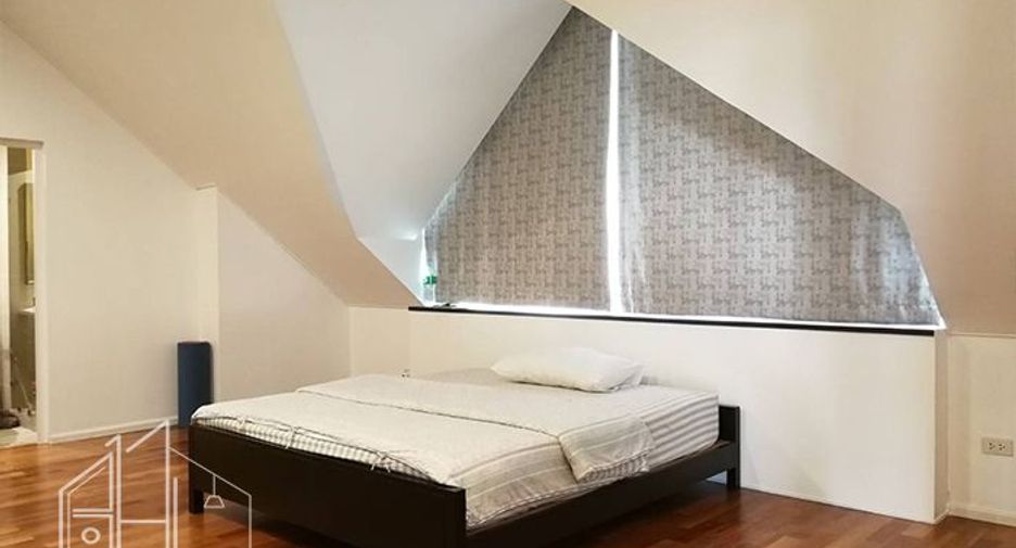 For rent 4 bedrooms condo in Watthana, Bangkok