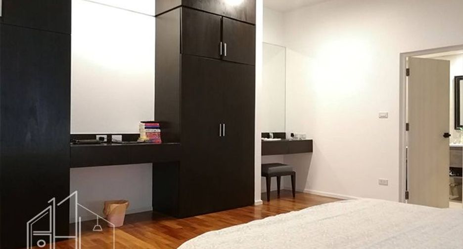 For rent 4 bedrooms condo in Watthana, Bangkok