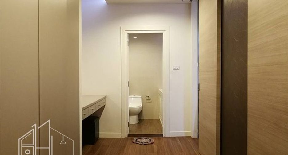 Condo en alquiler de 3 habitaciones en Watthana, Bangkok