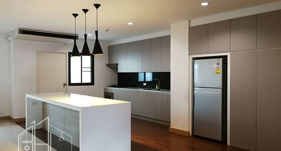 Condo en alquiler de 3 habitaciones en Watthana, Bangkok