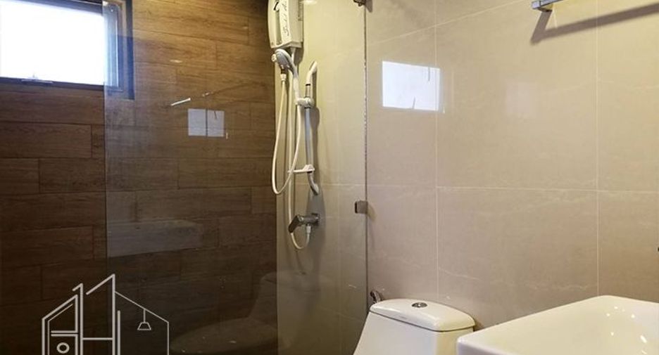 Condo en alquiler de 3 habitaciones en Watthana, Bangkok