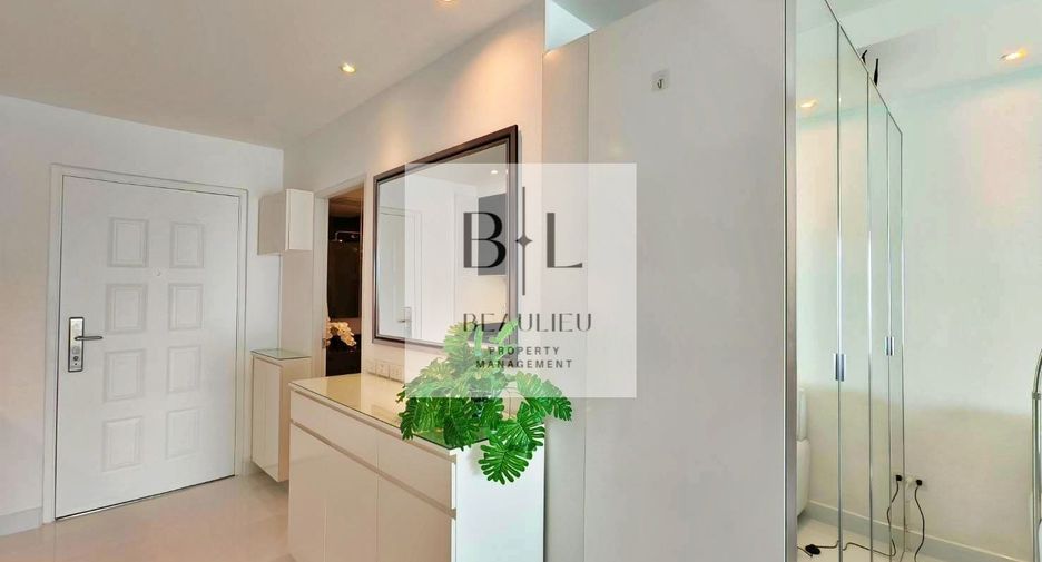 For rent studio condo in Pratumnak, Pattaya