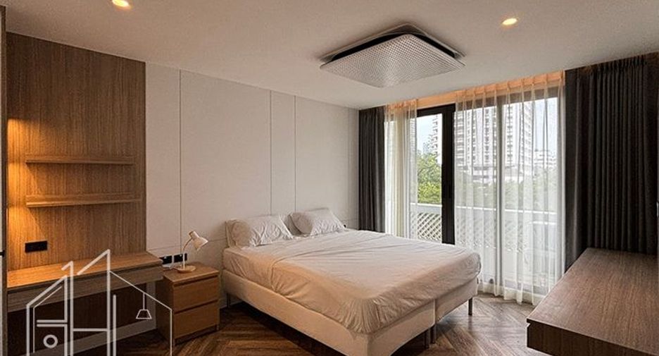 For rent 2 bedrooms condo in Watthana, Bangkok