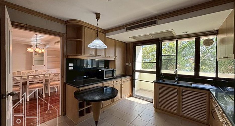 Wohnung zur Miete mit 3 Zimmer in Khlong Toei, Bangkok