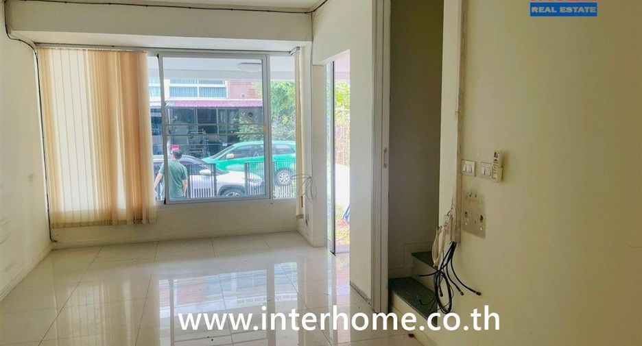 For sale 4 bedrooms townhouse in Chom Thong, Bangkok