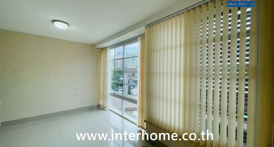 For sale 4 bedrooms townhouse in Chom Thong, Bangkok