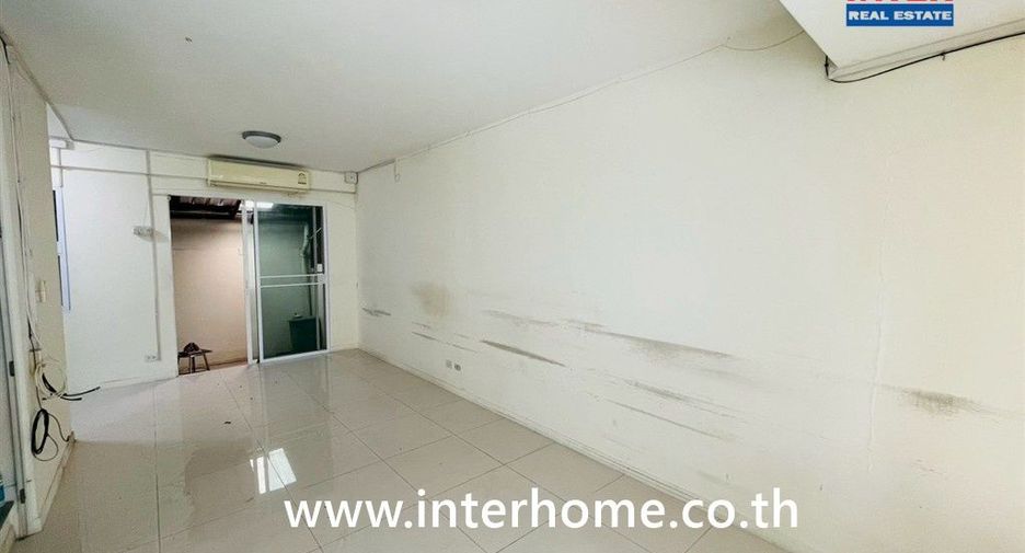 For sale 4 bedrooms townhouse in Chom Thong, Bangkok