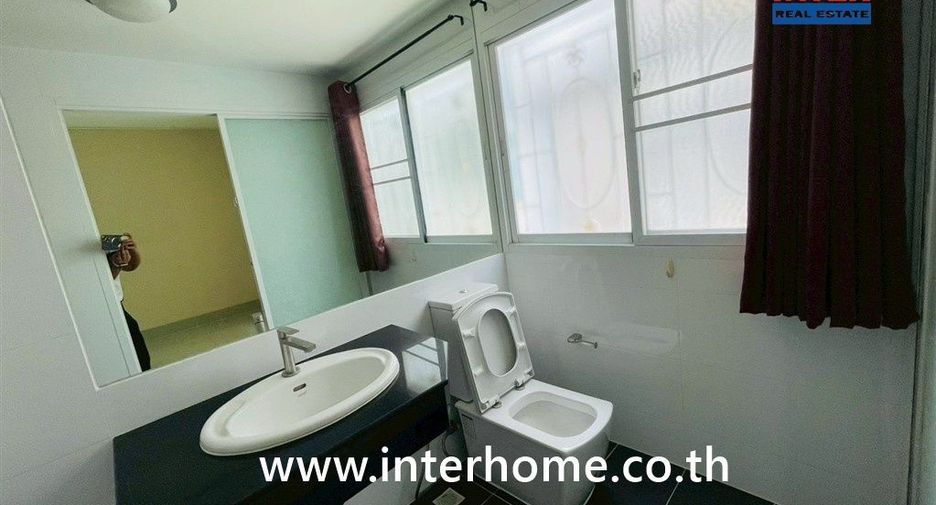 For sale 4 bedrooms townhouse in Chom Thong, Bangkok