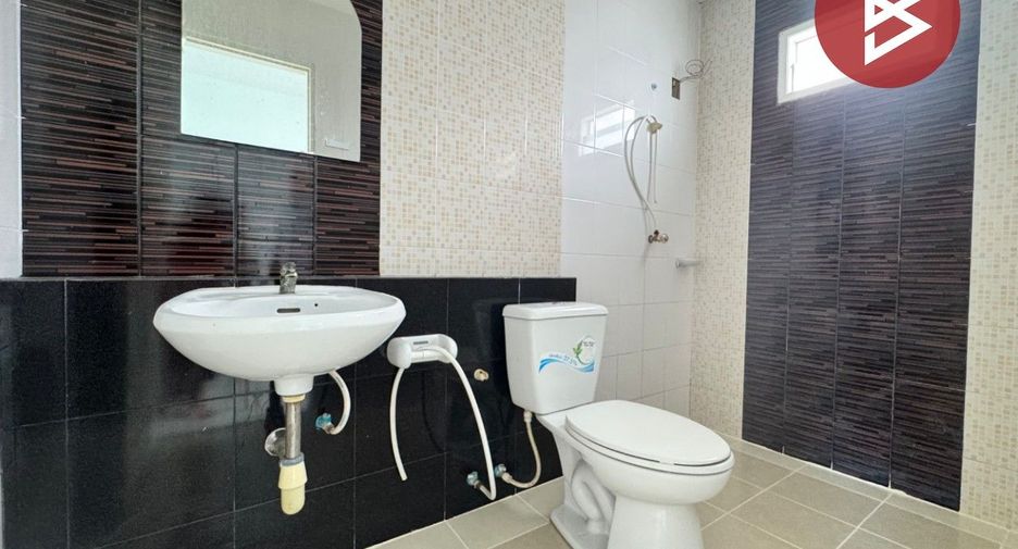 À vendre 2 chambres maison à Ban Bueng, Chonburi