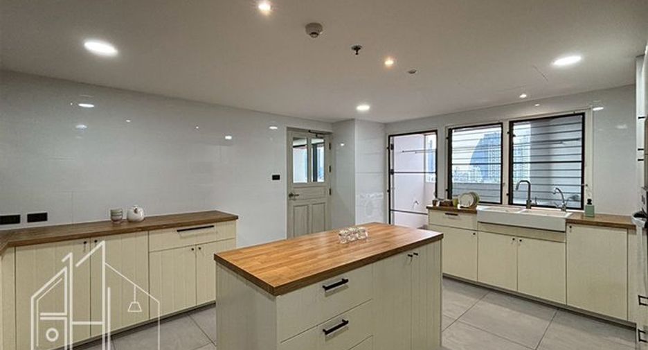 For rent 3 ベッドルーム condo in Watthana, Bangkok