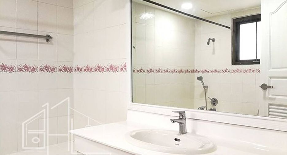 For rent 3 ベッドルーム condo in Watthana, Bangkok