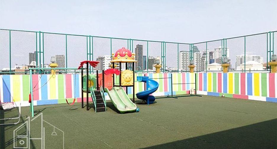 Condo en alquiler de 3 habitaciones en Watthana, Bangkok