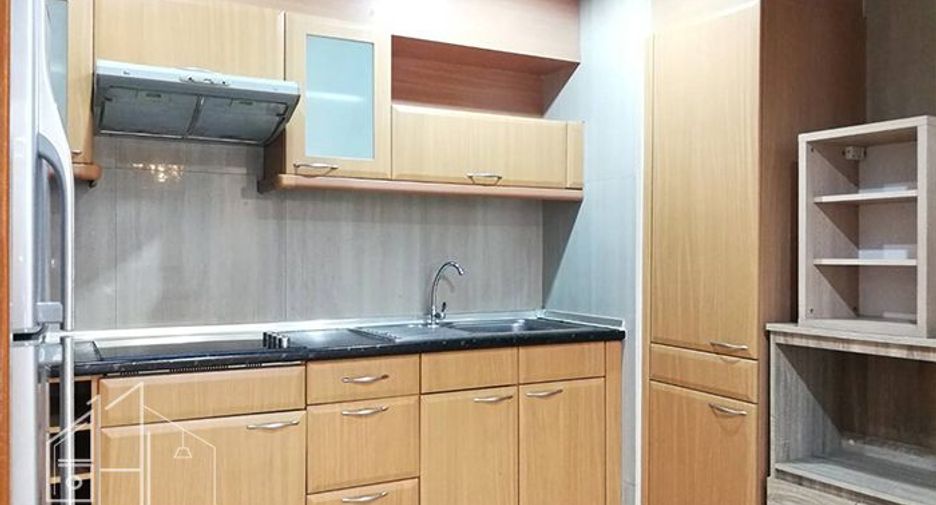 Condo en alquiler de 3 habitaciones en Watthana, Bangkok