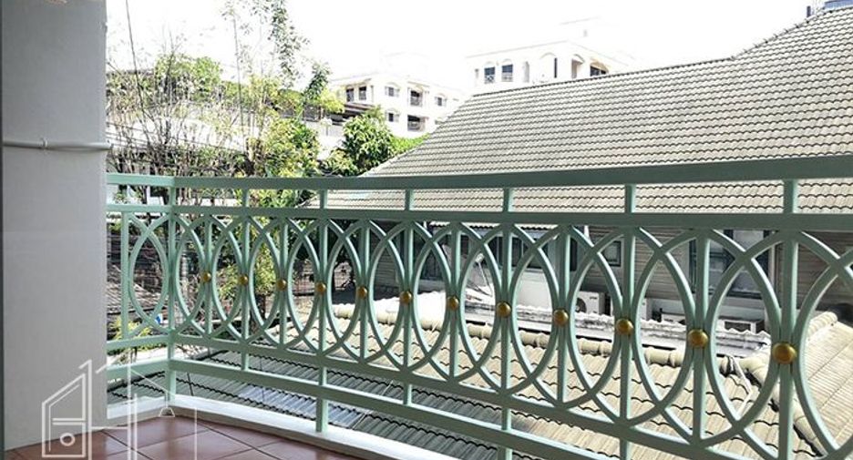 Condo en alquiler de 3 habitaciones en Watthana, Bangkok