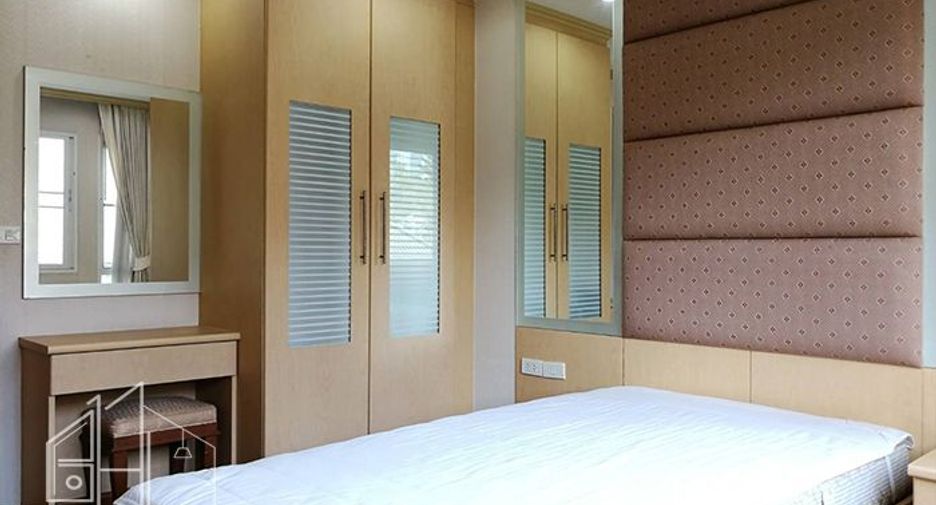 Condo en alquiler de 3 habitaciones en Watthana, Bangkok