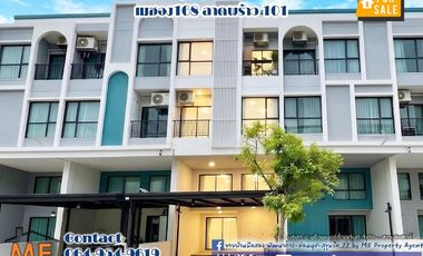 For sale 3 bedrooms townhouse in Bang Kapi, Bangkok