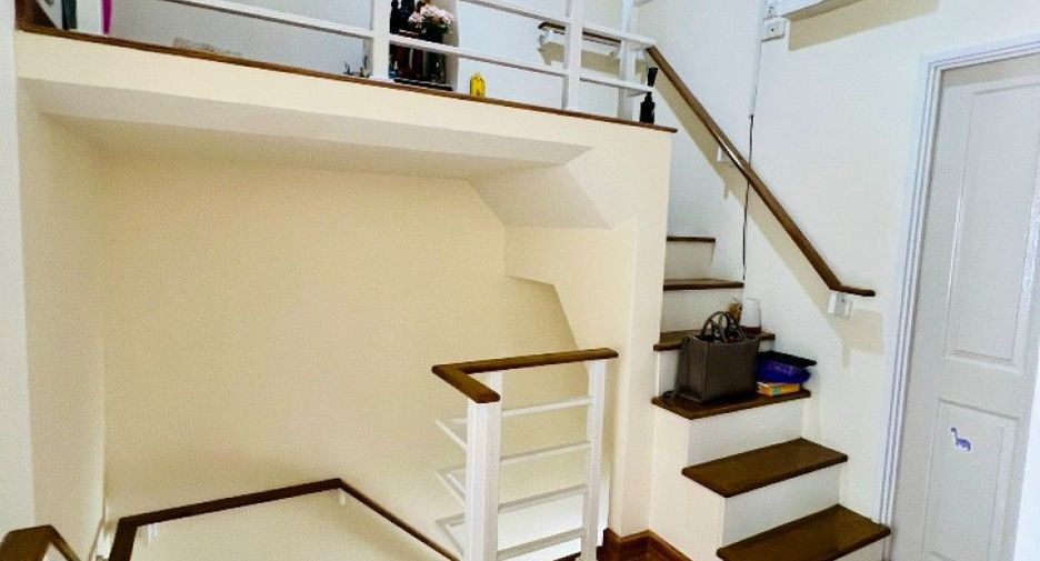 Продажа 4 спальни таунхаус в Пращет, Бангкок