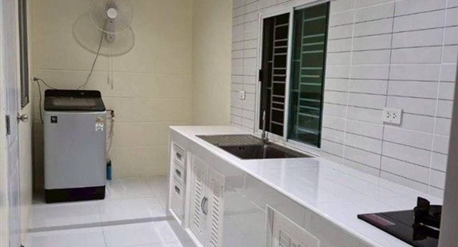 À vendre 4 chambres maison de ville à Mueang Samut Sakhon, Samut Sakhon