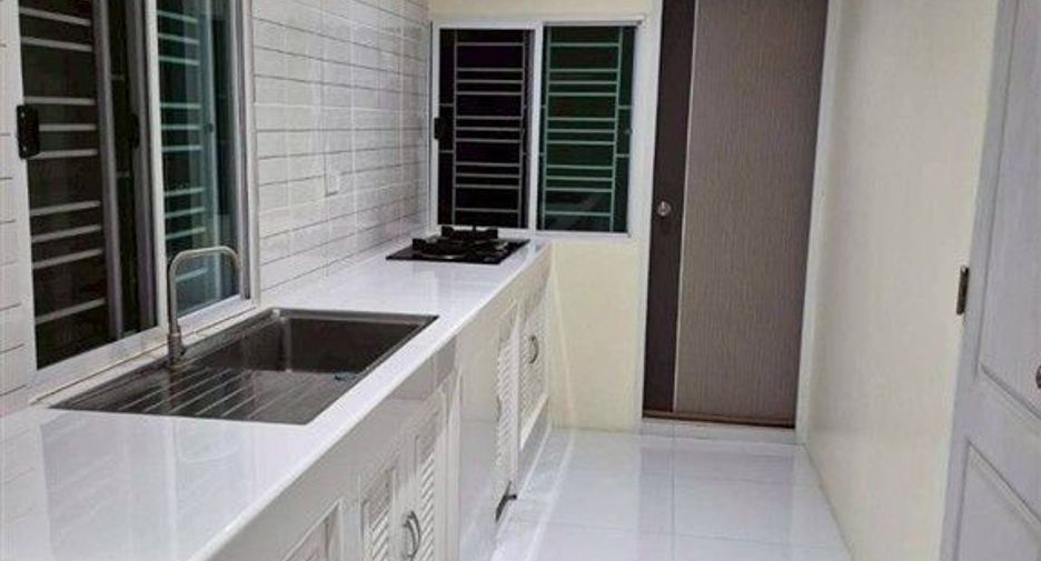 À vendre 4 chambres maison de ville à Mueang Samut Sakhon, Samut Sakhon