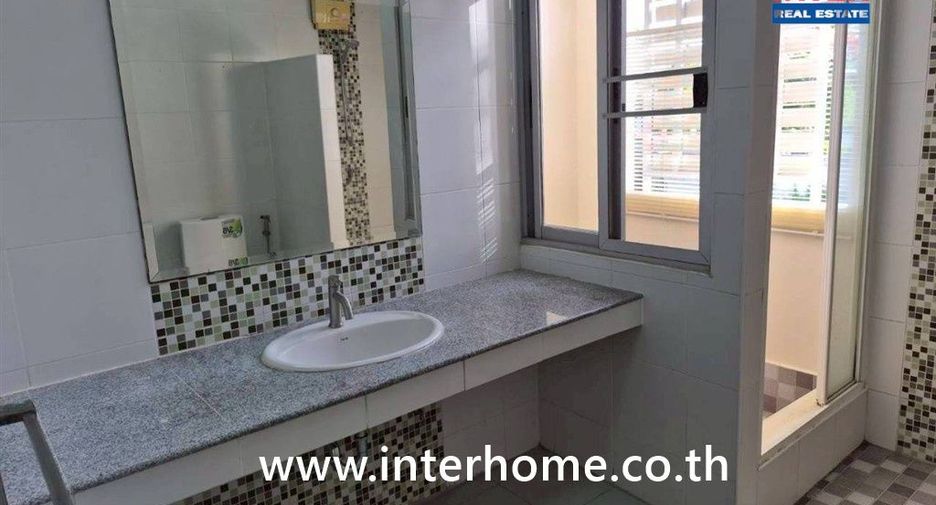 À vendre 4 chambres maison de ville à Mueang Samut Sakhon, Samut Sakhon