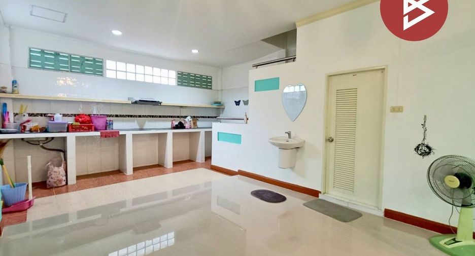 Casa adosada en venta de 4 habitaciones en Mueang Ratchaburi, Ratchaburi