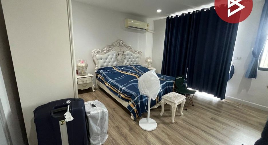 For sale 4 bedrooms retail Space in Ban Pho, Chachoengsao
