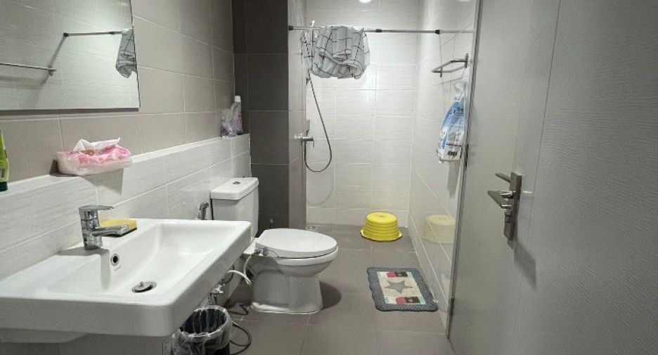 For sale 4 bedrooms retail Space in Ban Pho, Chachoengsao